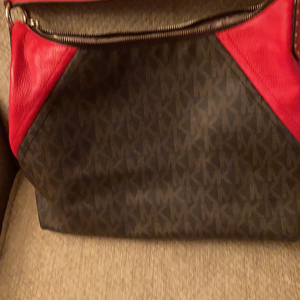 Nice Michael Kors Bag. - Picture 2 of 4